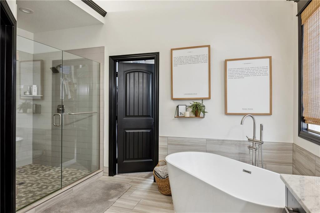 9016 N Glenwood Avenue