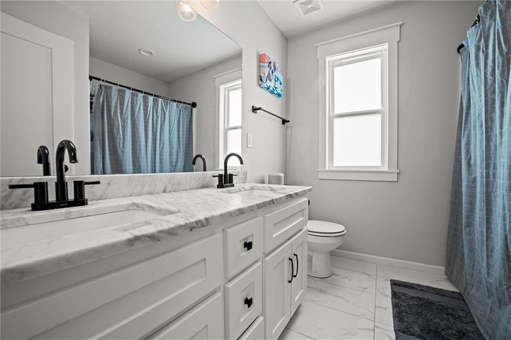 10006 N Palmer Avenue