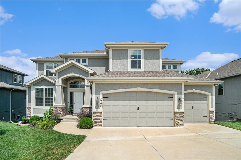 7265 NW Forest Lakes Drive