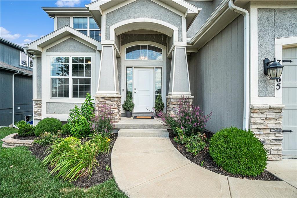 7265 NW Forest Lakes Drive