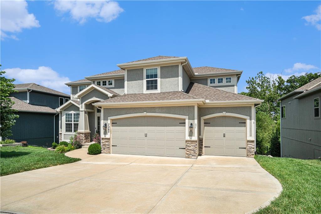 7265 NW Forest Lakes Drive