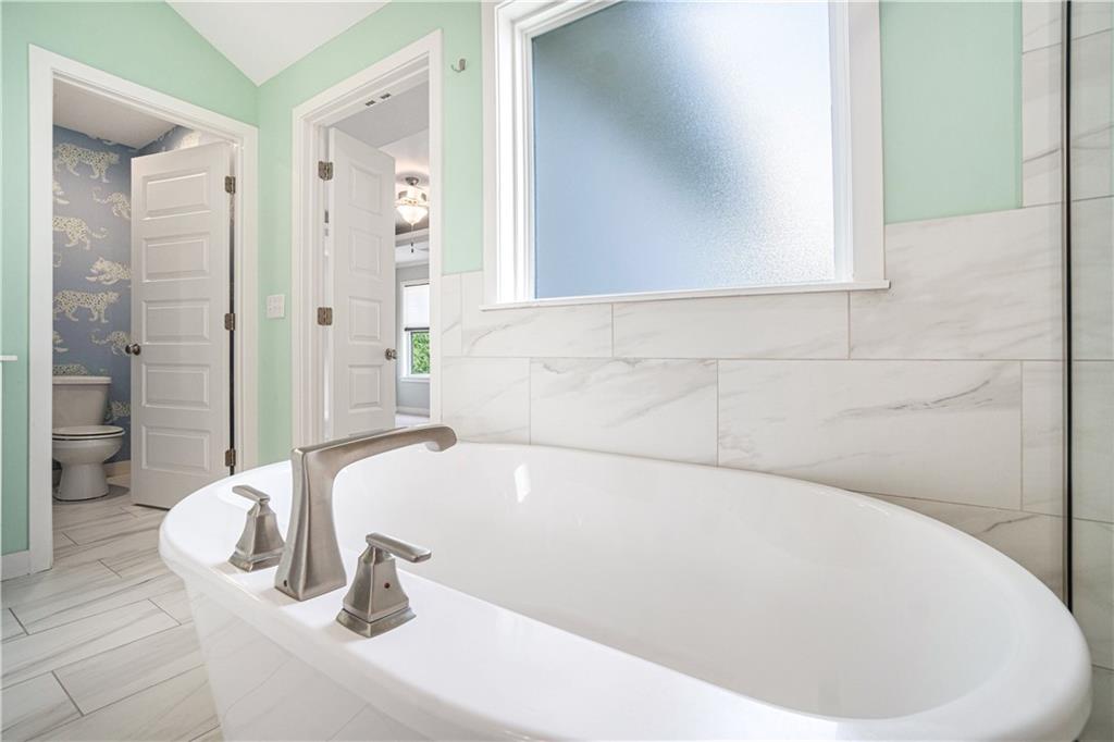 7265 NW Forest Lakes Drive