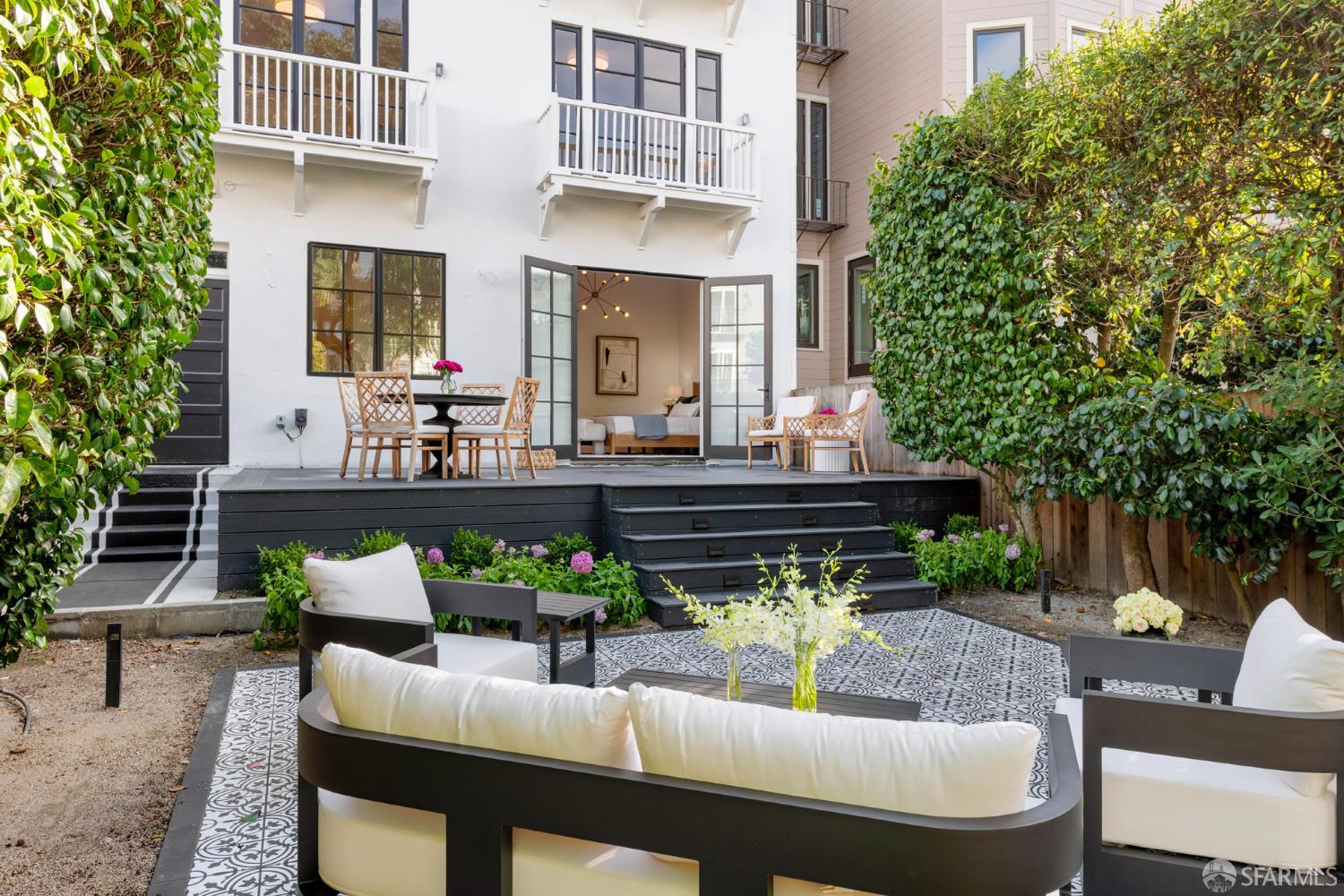 2534 Chestnut Street