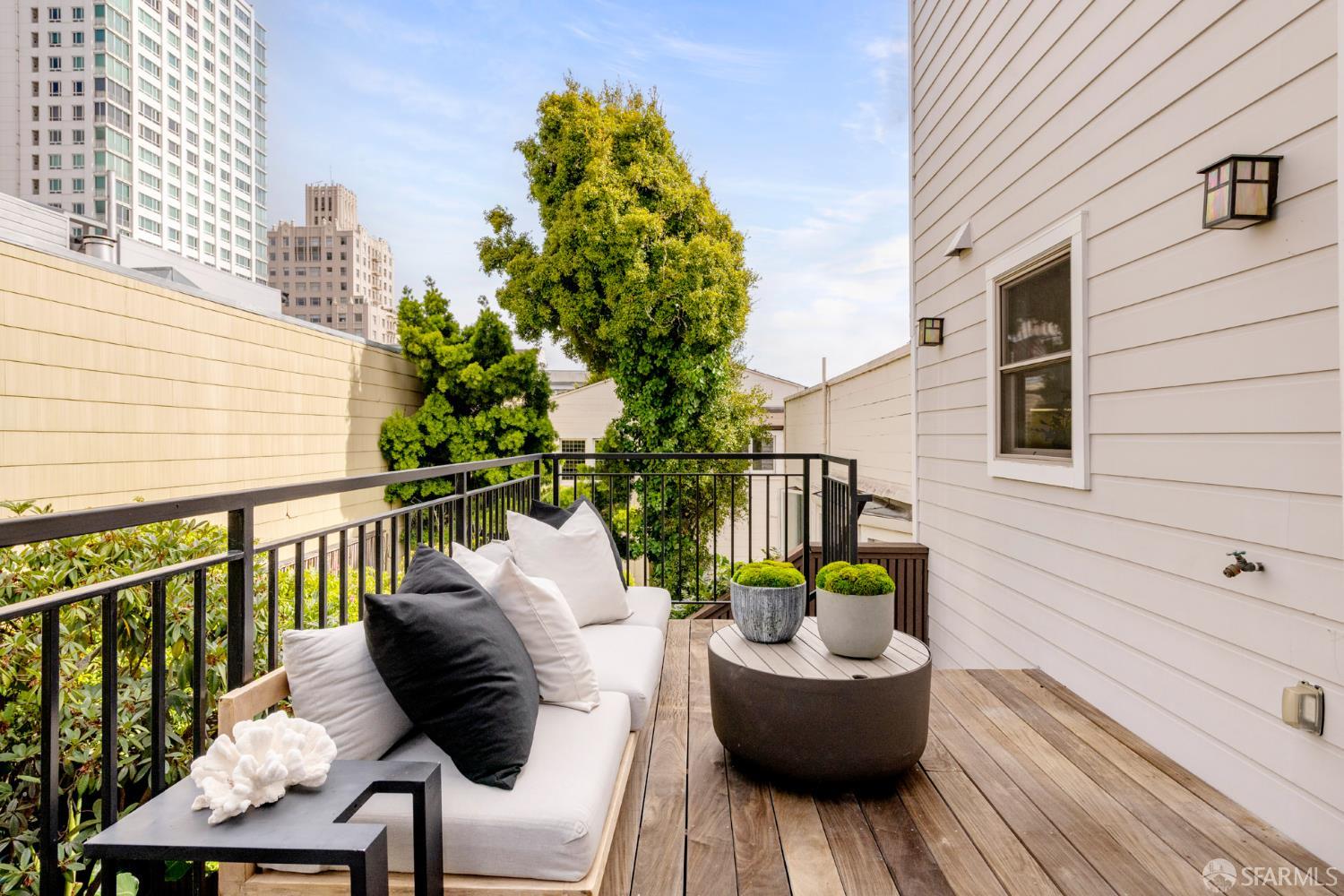 1218 Leavenworth Street # 4
