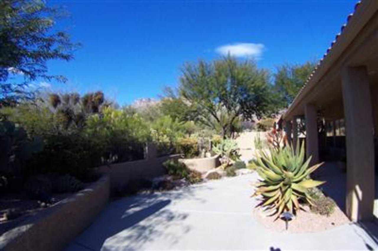 5863 N Golden Eagle Drive