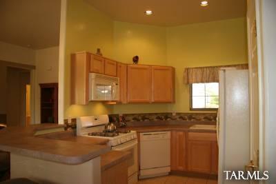 1472 W Cathedral Way