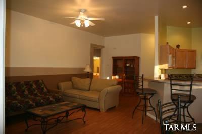 1472 W Cathedral Way