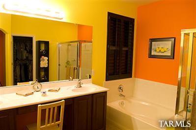 1009 W Leatherleaf Drive