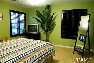 1009 W Leatherleaf Drive