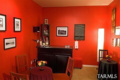 1009 W Leatherleaf Drive