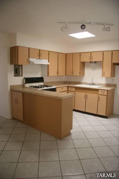 2801 N Castro Avenue