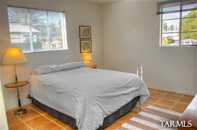 5602 E Lester Street