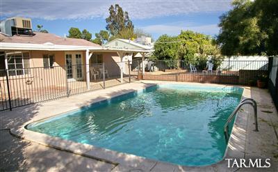 5602 E Lester Street