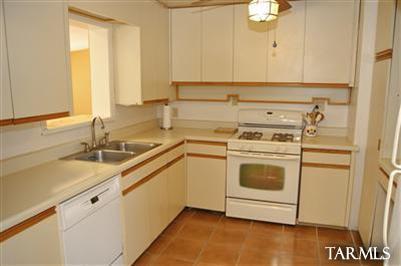 5602 E Lester Street