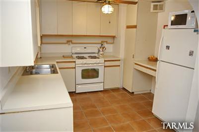 5602 E Lester Street