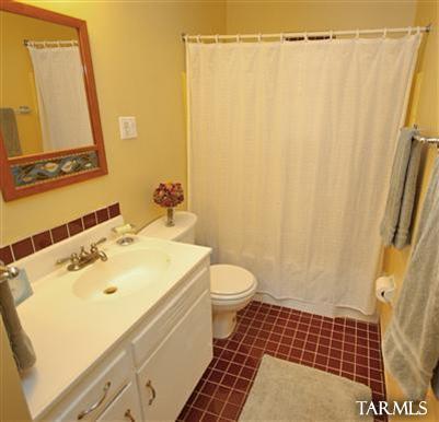 5602 E Lester Street