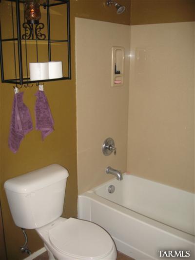 2415 E Calle Lena Verde