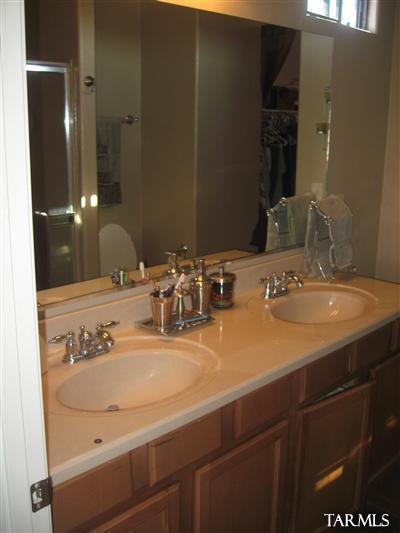 2415 E Calle Lena Verde