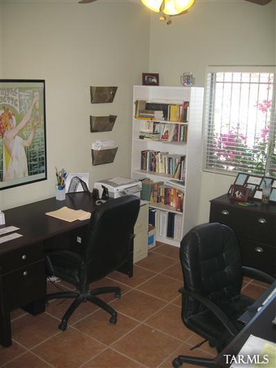 2415 E Calle Lena Verde