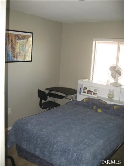 2415 E Calle Lena Verde