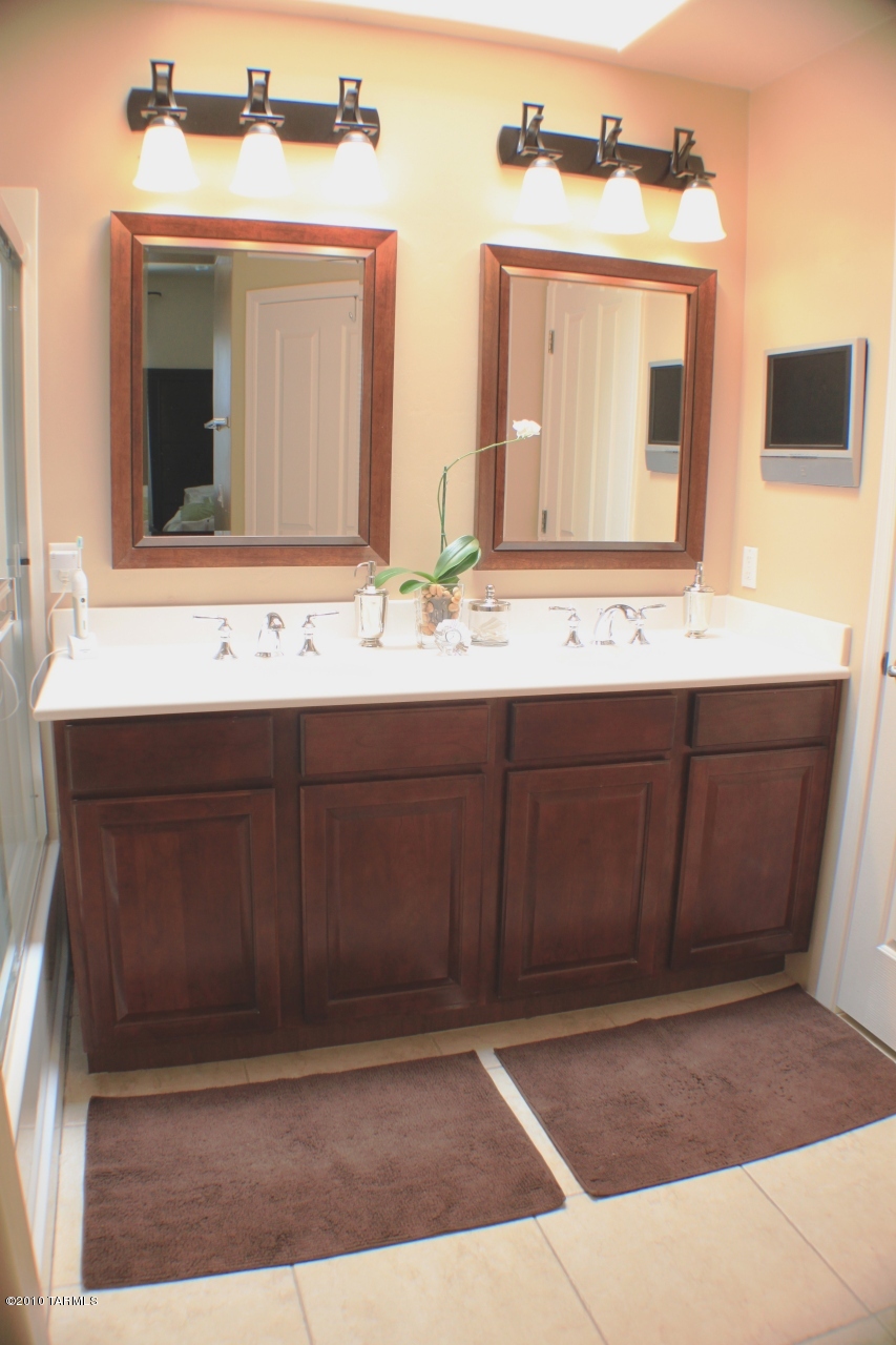 1300 S Via Estrella Blanca