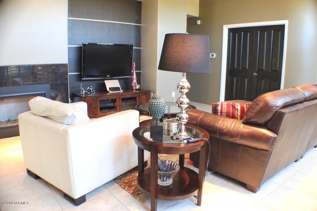 1300 S Via Estrella Blanca