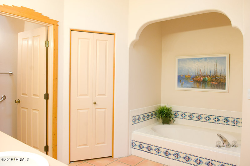 908 W San Martin Drive