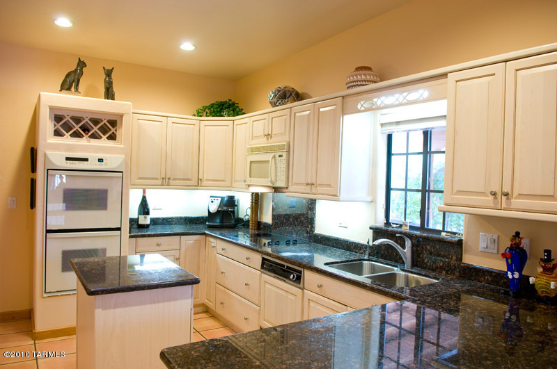 908 W San Martin Drive