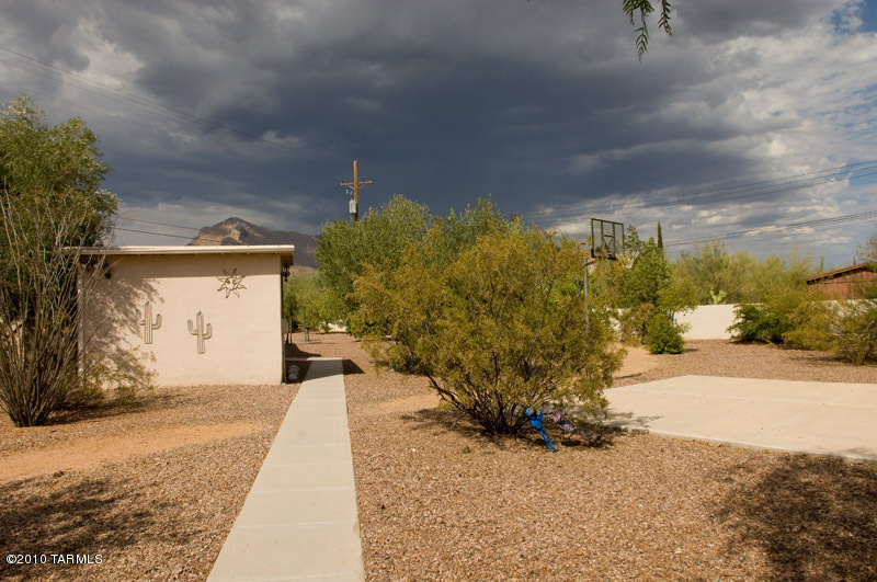 908 W San Martin Drive