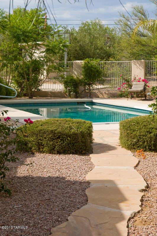 908 W San Martin Drive