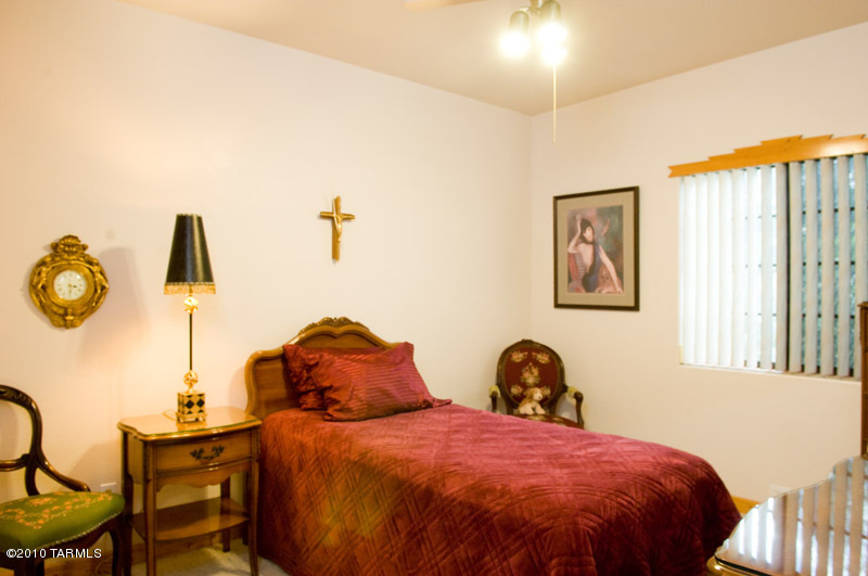 908 W San Martin Drive