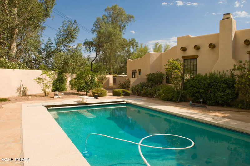 908 W San Martin Drive