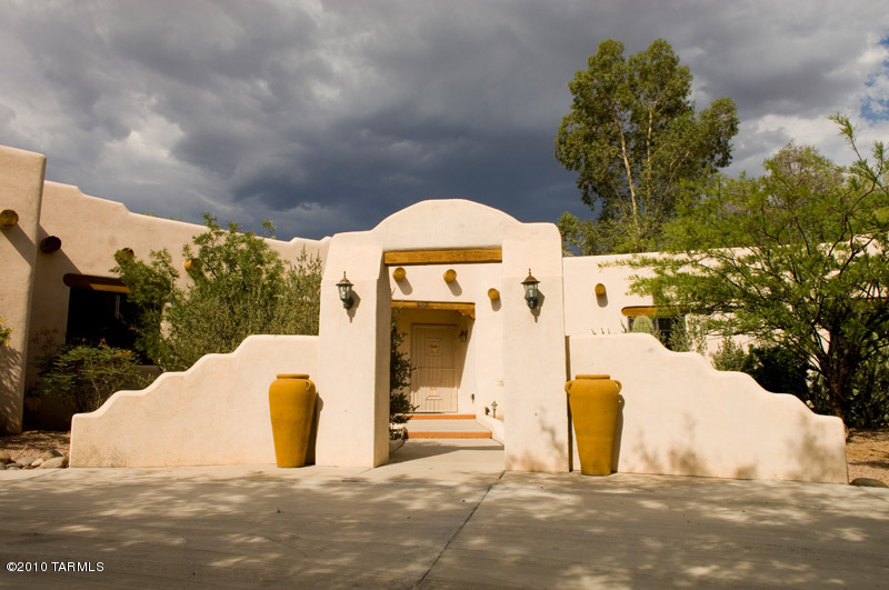 908 W San Martin Drive