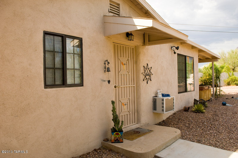 908 W San Martin Drive