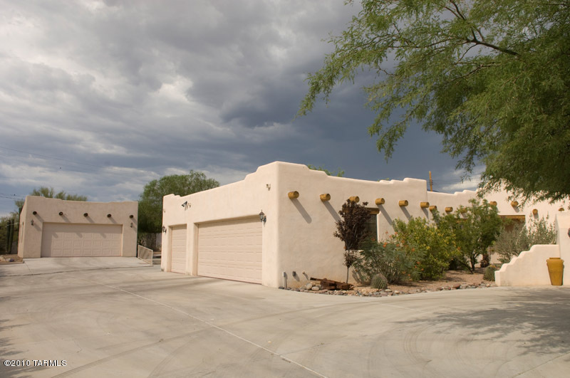 908 W San Martin Drive