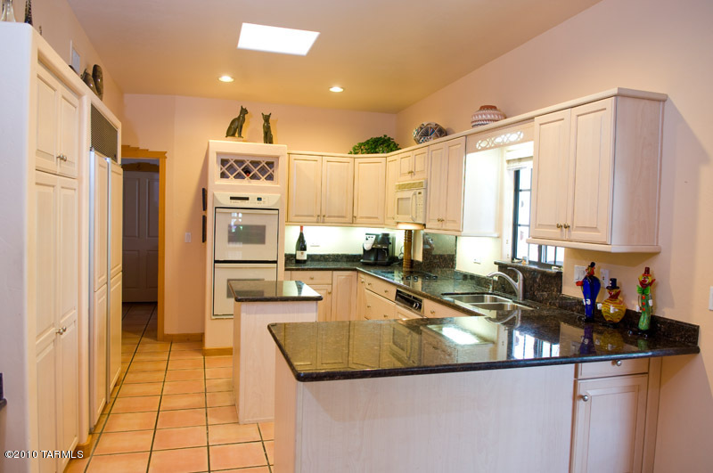 908 W San Martin Drive