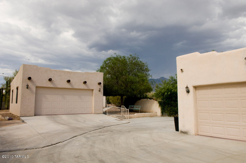 908 W San Martin Drive