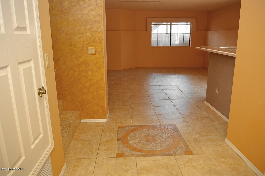 12721 N Meadview Way