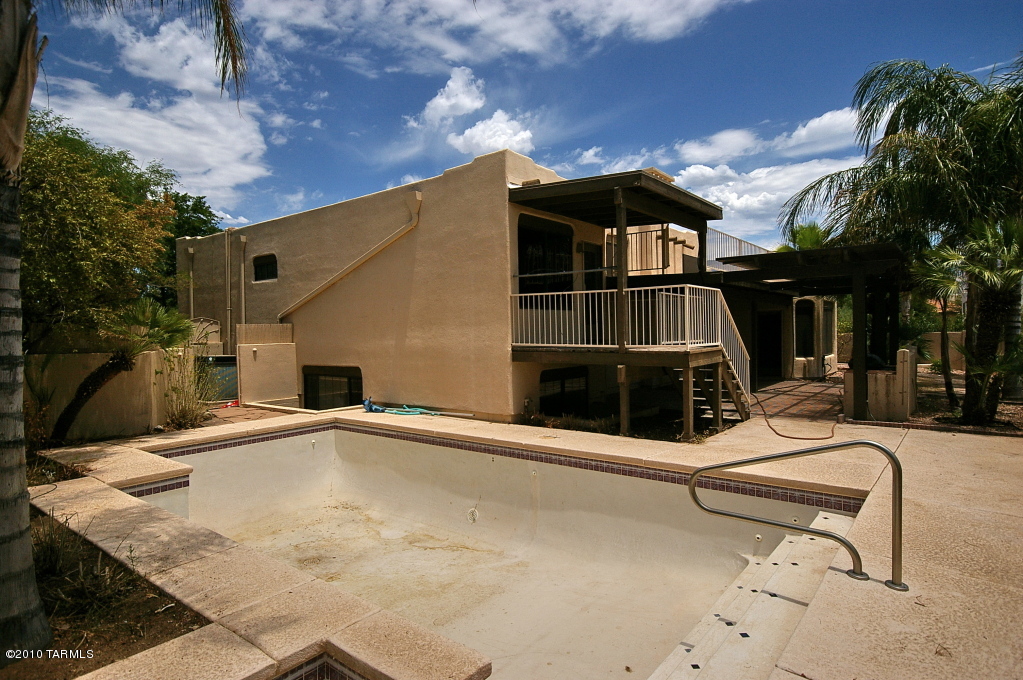 12721 N Meadview Way