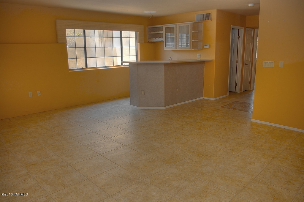 12721 N Meadview Way