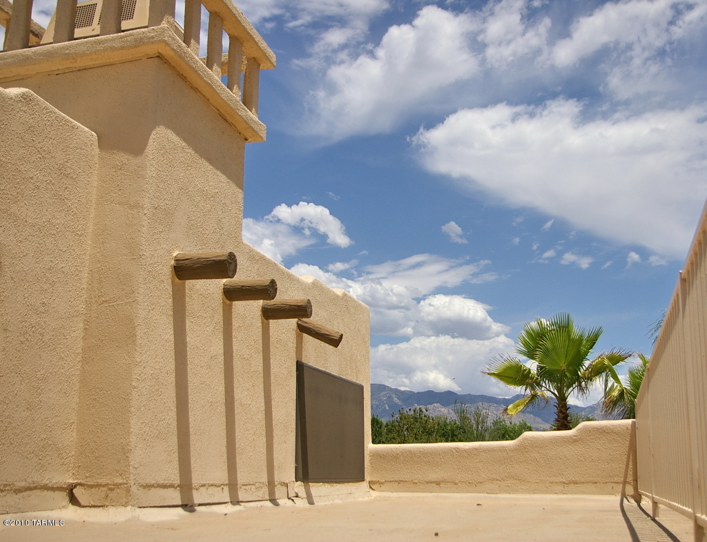 12721 N Meadview Way