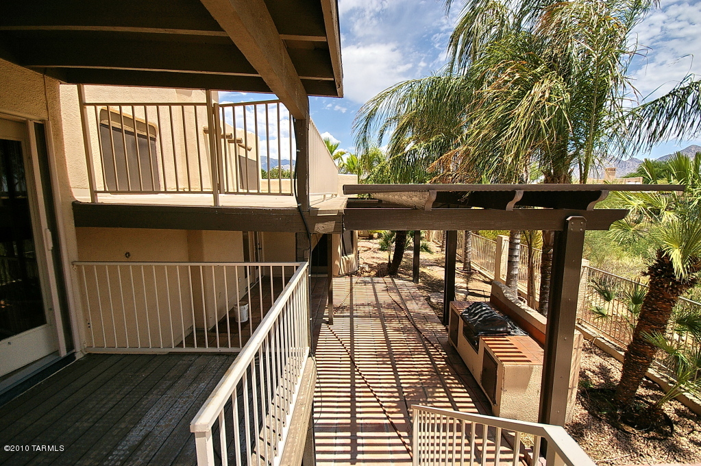 12721 N Meadview Way