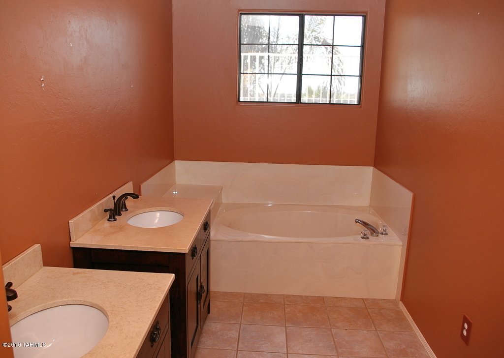 12721 N Meadview Way