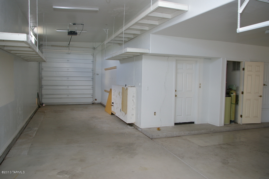 12721 N Meadview Way