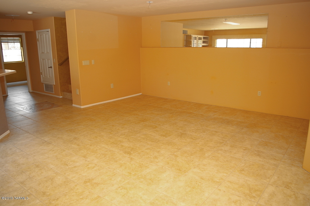 12721 N Meadview Way