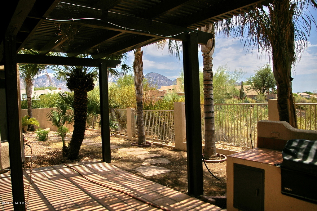 12721 N Meadview Way