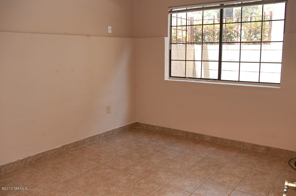 12721 N Meadview Way