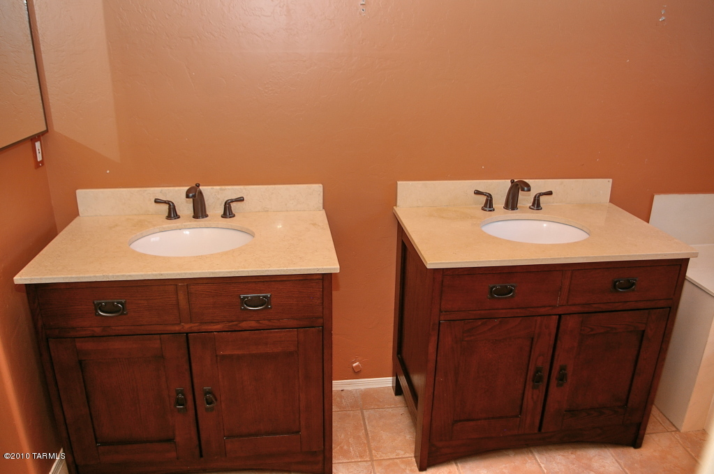 12721 N Meadview Way