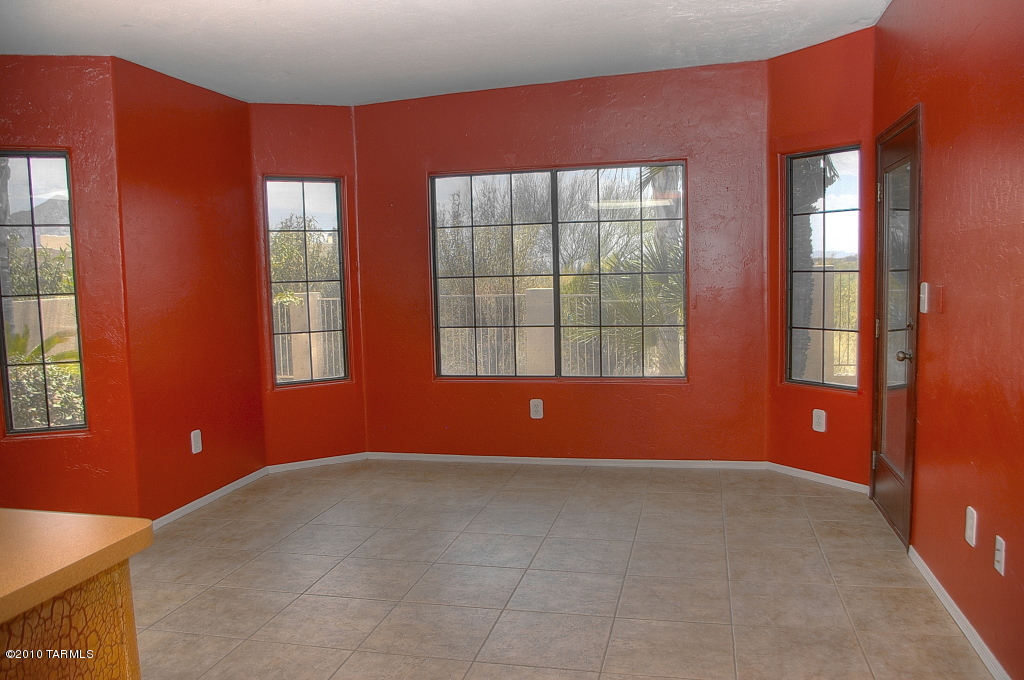 12721 N Meadview Way