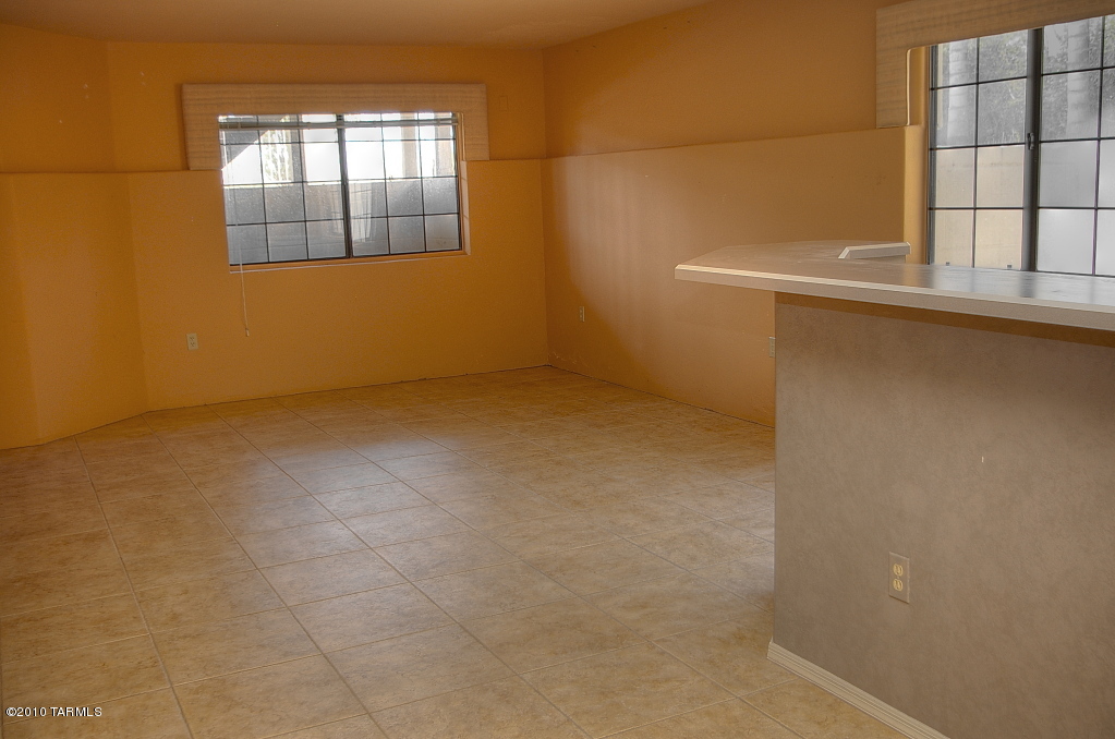 12721 N Meadview Way